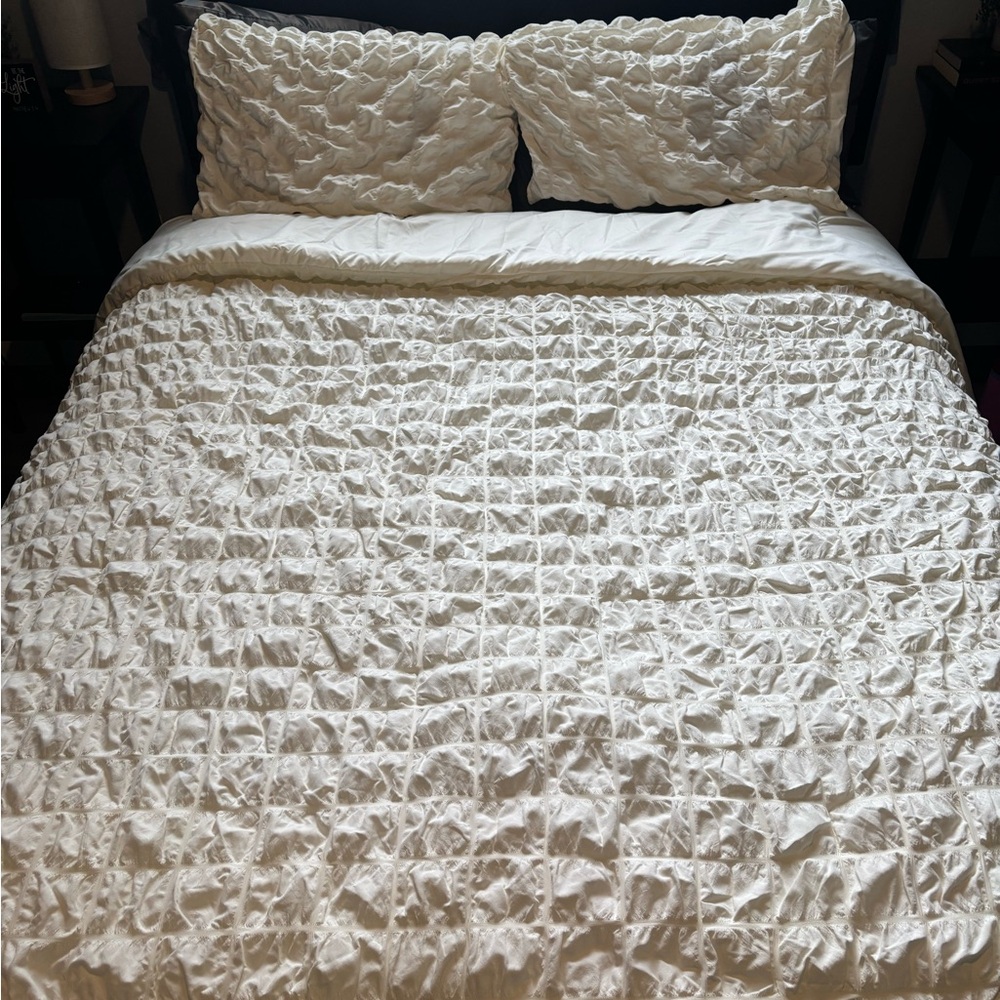 Elegant White Bedding Set
